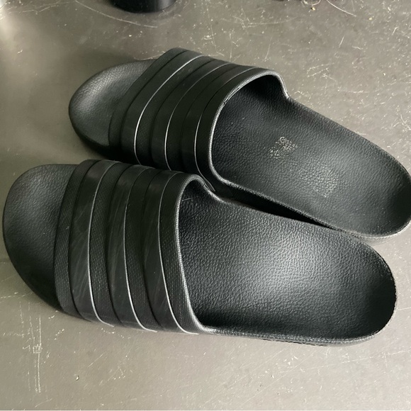 Adidas Adilette Aqua Slides Black | USM 9 - Picture 2 of 4